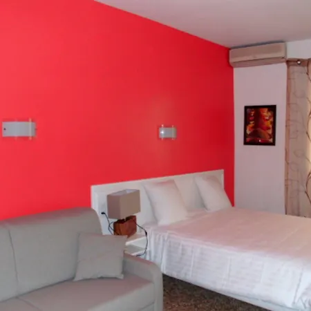 Le Chapon Fin Szálloda 3*
